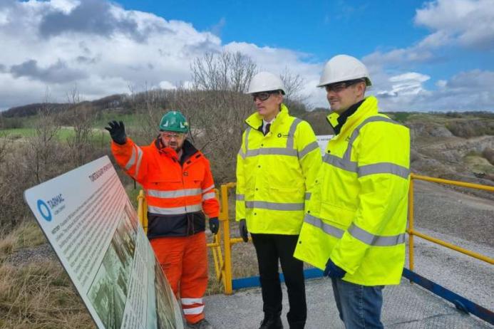L-R: Peter Butterworth, Tarmac’s director of Lime and Powders; shadow industry minister Bill Esterson MP; and Jon Pearce, Labour’s prospective parliamentary candidate for High Peak