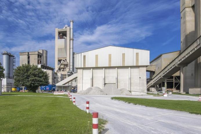 Heidelberg Materials are shutting down clinker production at their Hanover cement plant in the second half of 2024 