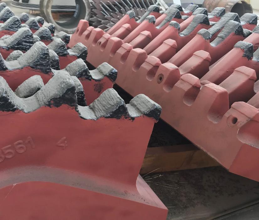 Hardfacing applied to a crusher rotor