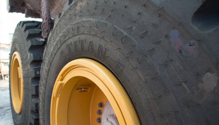 Titan low sidewall tyre