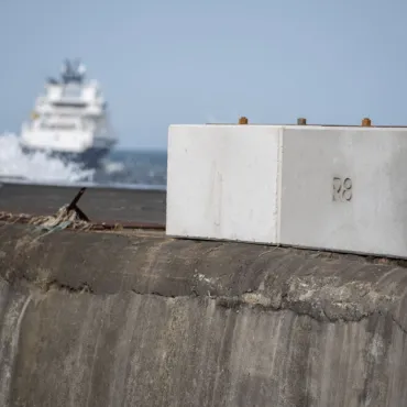 Concrete blocks made with Recyck8’s R8 Mix are being used to bolster sea defences at Port of Aberdeen