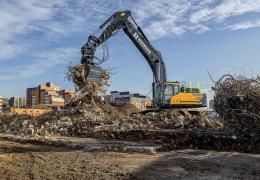 Hyundai HX480AL excavator in operation 