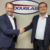 L-R: Paul Ross, president of Douglas Manufacturing, with Fabio Ghisalberti, executive vice-president of Rulmeca 
