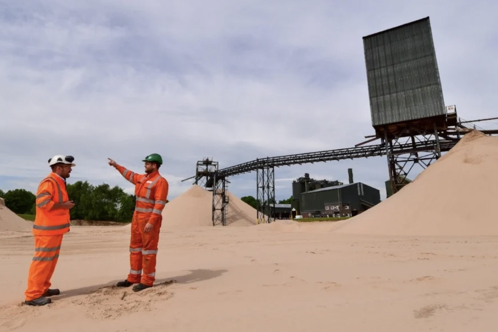 ISO 14001 guides industry to improve environmental performance ISO 14001 guides industry to improve environmental performance