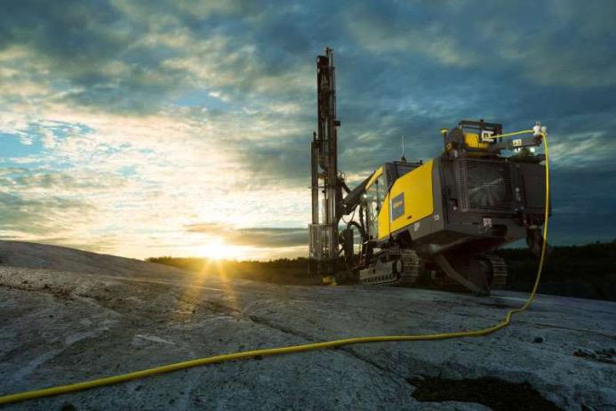 Epiroc SmartROC T35 E surface drill rig