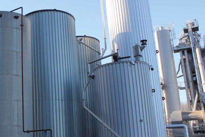 Bitumen storage tanks