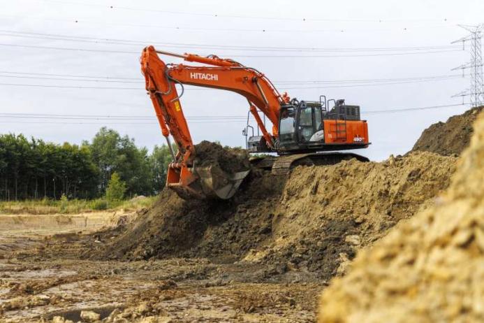 One of Ceulemans Fr & Co’s Hitachi ZX490LCH-6 excavators