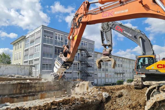 CK Abbruch & Erdbau turn to Kemroc excavator attachments