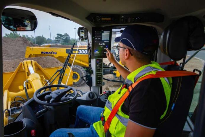 Komatsu SubMonitor for wheel loaders