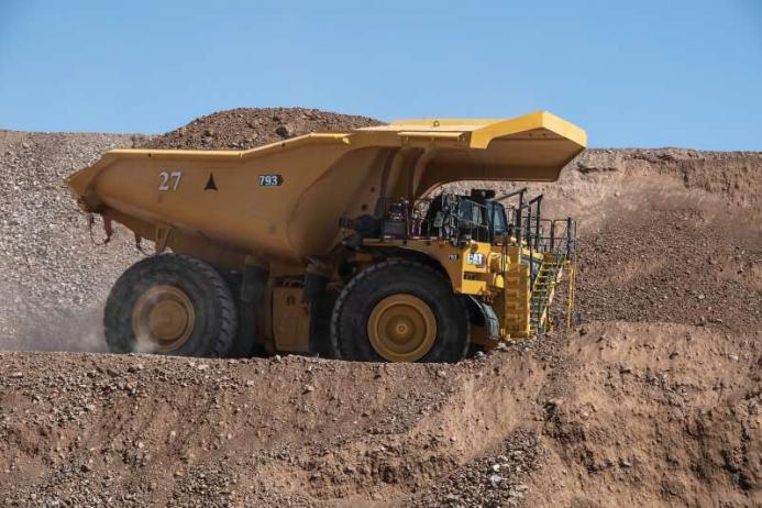 Cat 793 surface mining truck