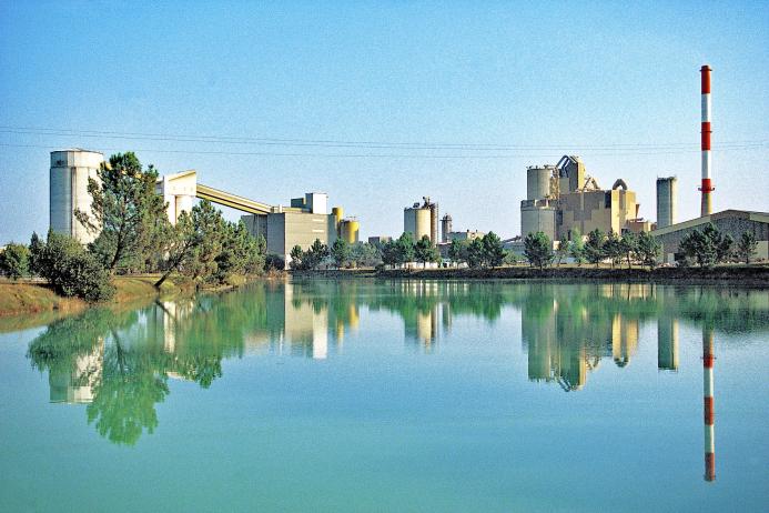 Heidelberg Materials’ cement plant in Bussac-Forêt, France 