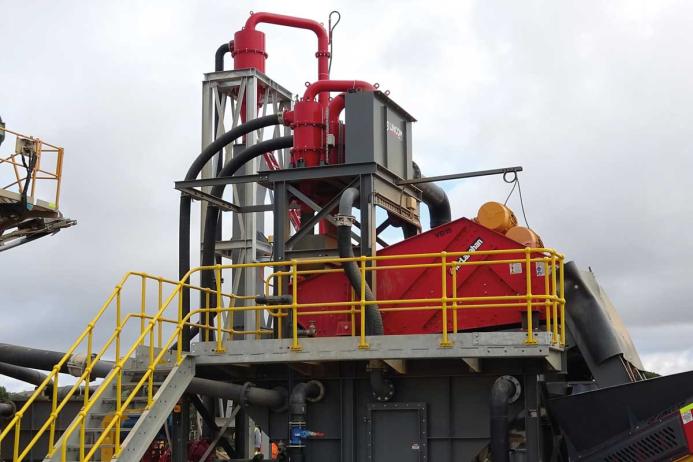 Mount Compass have upgraded their earlier dry screening process with a McLanahan UltraSAND plant