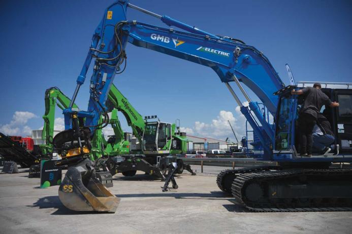 The all-electric Hyundai/UMS HX260E crawler excavator