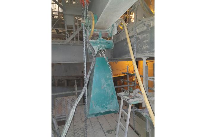 Three-tonne air-powered chain hoist (mounted on motor trolley) was utilized to raise the new hoist to the required 60m height