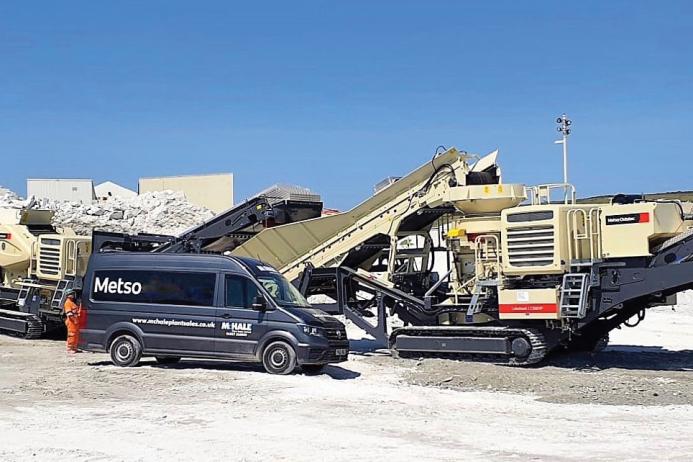 McHale after-sales team on site commissioning two new Metso Lokotrack units recently delivered to Goonvean Aggregates