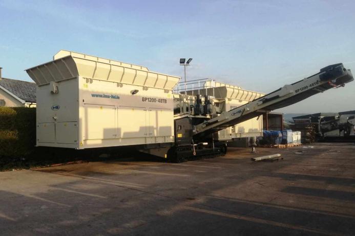 The BP1200-48TB electric four-hopper tracked blender