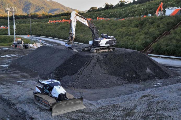 Demonstration of the latest Concept-X2 autonomous construction equipment, including the DD100-CX dozer and DX225-CX crawler excavator