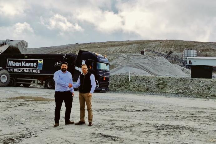 L-R: GRS Maen Karne managing director Doug Galbraith with Ocean Blocks & Aggregates director Leigh Genge at their Lee Moor site near Plymouth