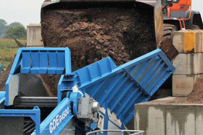 The plant is fed via an R4500 primary scalping screen