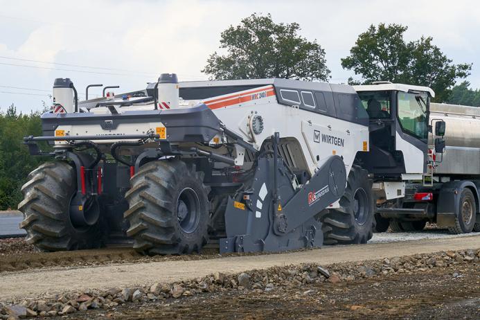 The Wirtgen Rock Crusher 240(i) enables the crushing, processing, and homogenization of hard core, concrete fragments, cobblestones, and stony ground
