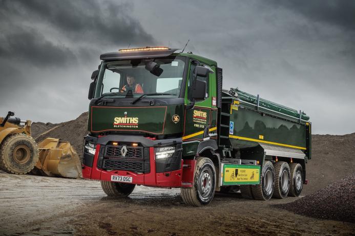 Smiths Bletchington have added the first Tridem to their fleet, a Renault Trucks’ C440 P8x4*4 Tridem Off Road with Charlton Superlite aggregate body, supplied by Sparks Commercial Services