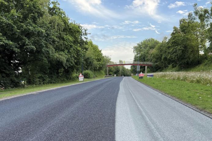 Surface dressed road