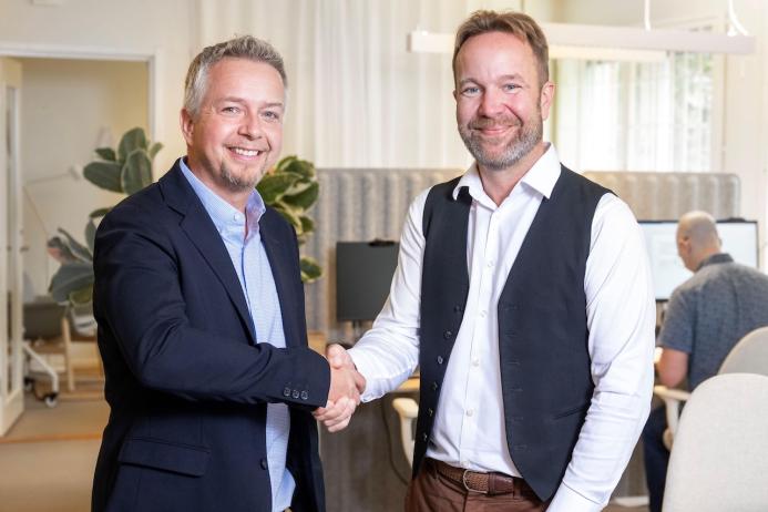 L-R: Max Tschurtschenthaler, global business unit manager - cement with ABB Process Industries, and Mattias Jones, chief executive officer of Captimise, have agreed to use their solutions that exist today to drive change for customers