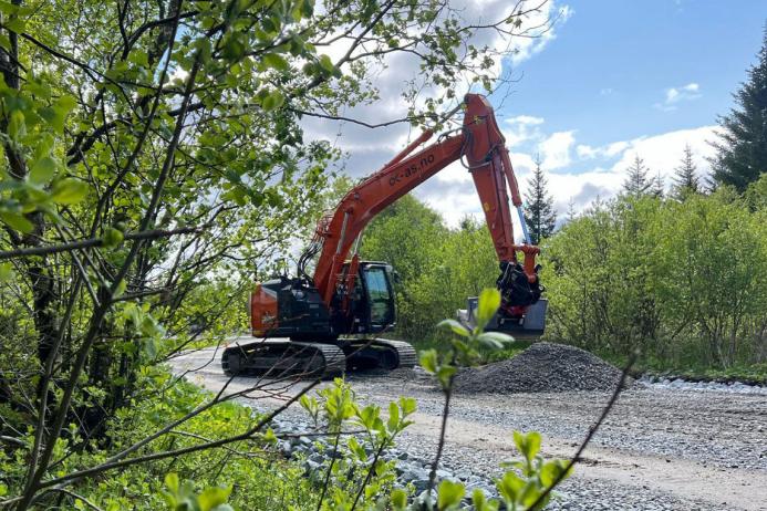 Hitachi ZX225USLC-7 medium excavator 