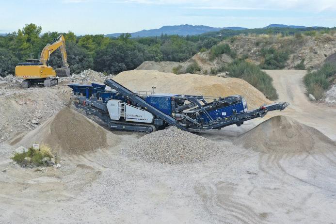 Mobirex MR 110i EVO2 in a recycling operation at Pernes-les-Fontaines