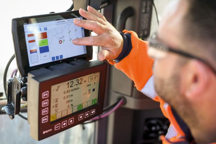 Customers’ loading, hauling, and crushing KPIs are analysed within the EXPLORE application of VERTEX’s online dashboard