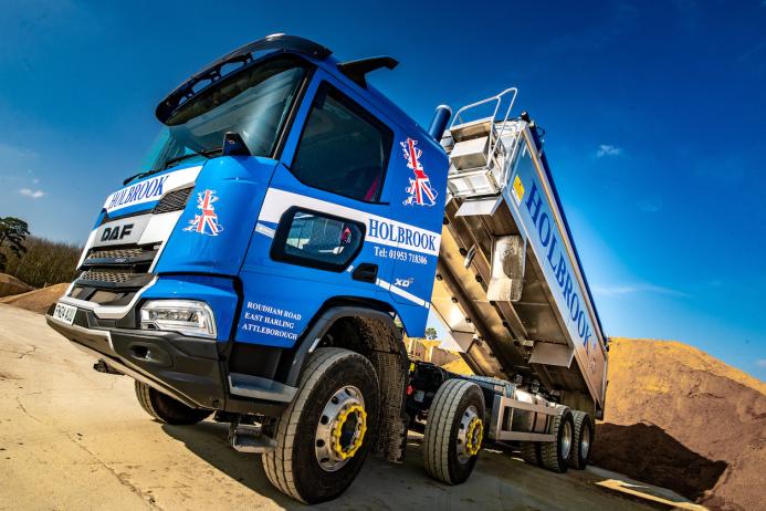 One of Holbrook’s New Generation DAF XDC 450 8x4 tippers. Image courtesy of ‘Bulk & Tipper’ magazine