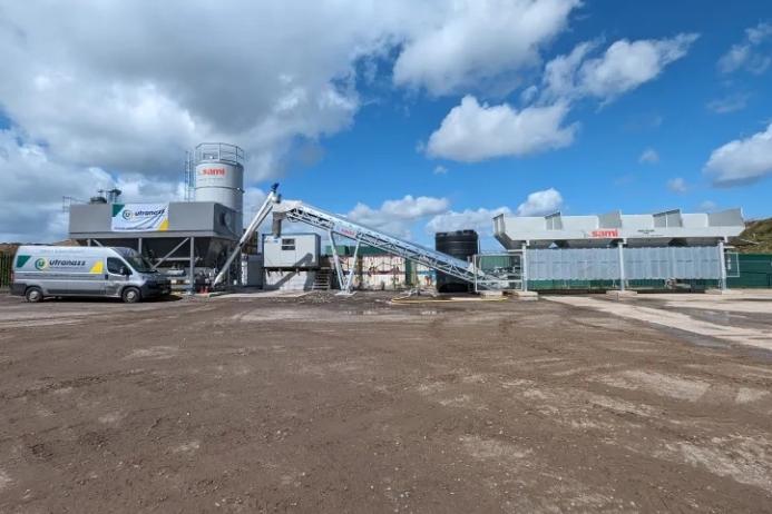 Utranazz’s Sami T3-100S arrives at Carters Concrete