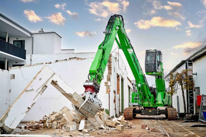 The new Sennebogen 825 E Demolition in operation 