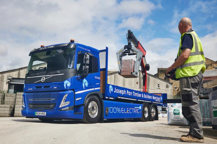 Joseph Parr (Alco) have taken delivery of a Volvo FM Electric 6x2 rigid, believed to be the first zero-tailpipe heavy-duty truck working for a builders’ merchants in the UK