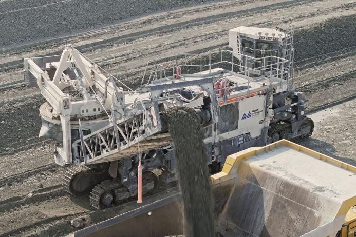 Continuous direct loading of 70-ton mining dumptrucks is no problem for the Wirtgen surface miner