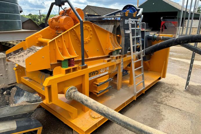 Anglian Land Drainage’s new BWS-40M sand-recovery unit in action