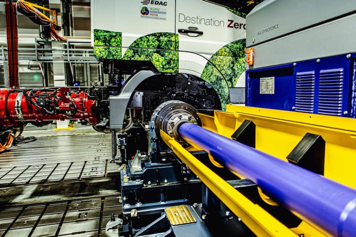 The new powertrain test facility expands Cummins’ current engine testing capabilities and will test full powertrains running on advanced diesel, natural gas, zero-carbon hydrogen fuel, and battery-electric technologies