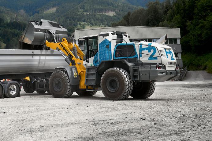 The L 566 H from Liebherr is the world’s first prototype large wheel loader with a hydrogen engine