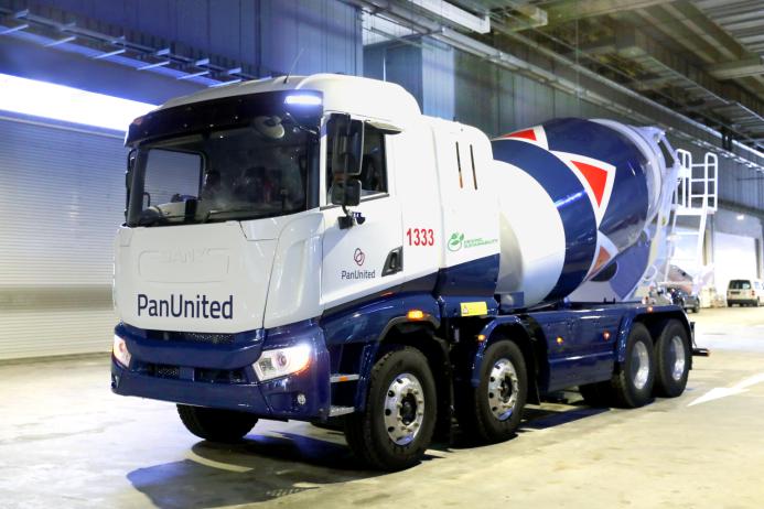 Singapore’s first electric-powered concrete truckmixer painted in Pan-United’s signature red and blue. Photo: Pan-United 
