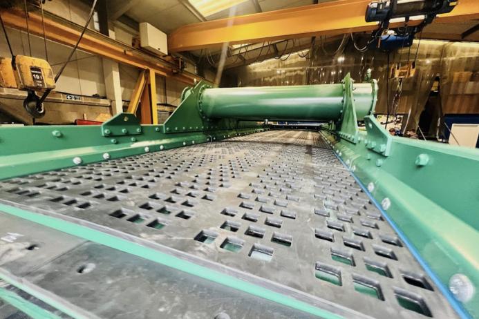 View showing top deck of the main sizing screen