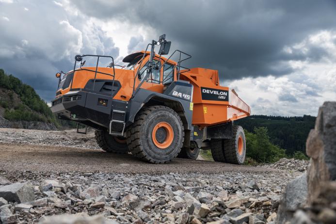 The 4x4 DA45-7 two-axle articulated dumptruck from Develon