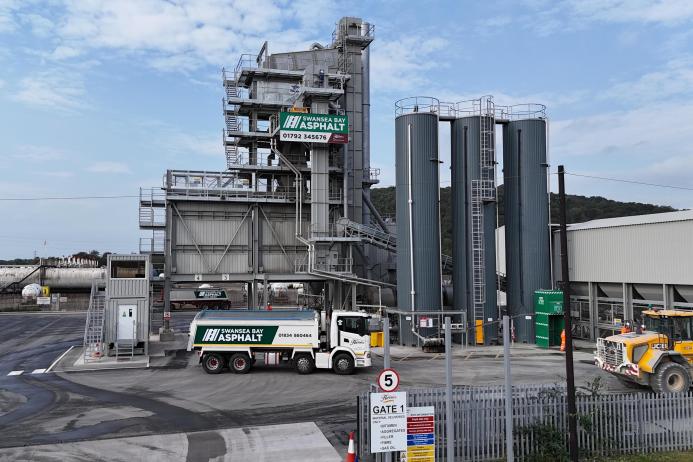 The new 140 tonnes/h StarMix 1520HL modular high-level plant in Llandarcy, South Wales