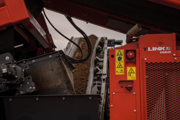 T-Link telematics hardware and software allow KSD Recycled Aggregates to monitor the screener’s productivity remotely