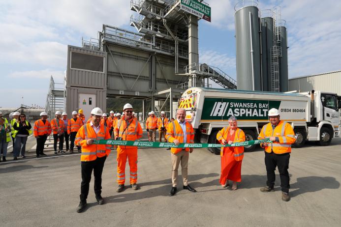 Ribbon cutting (L-R): Julian Smith, head of commercial at GD Harries; Nick Cleary, general manager of GD Harries; Michael Roddy, managing director of parent company SigmaRoc; and Carolyn Harris MP