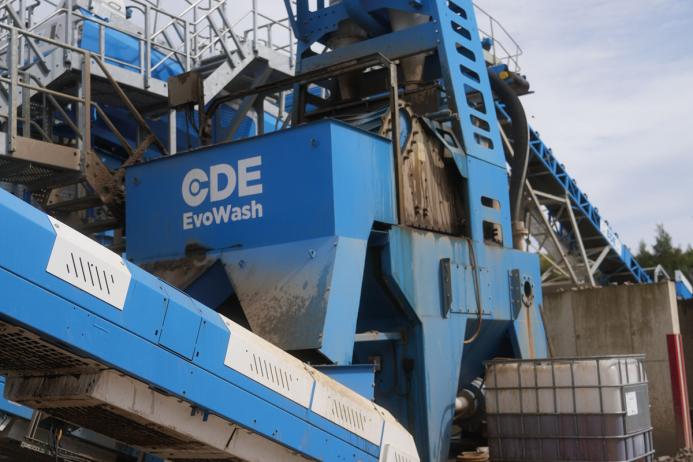 CDE’s compact EvoWash sand washing system integrates a dewatering screen, sump and hydrocyclone configuration