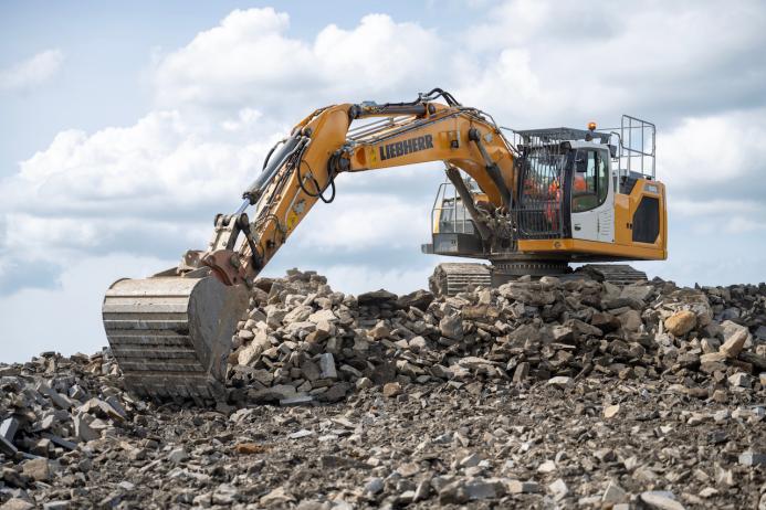 Gwrhyd Specialist Stone’s new Liebherr R 930 G8 crawler excavator
