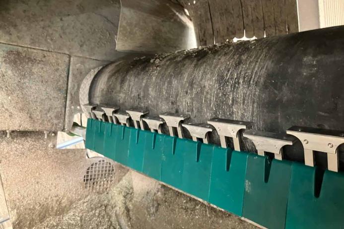 STARCLEAN® primary cleaner on the main feed belt conveyor