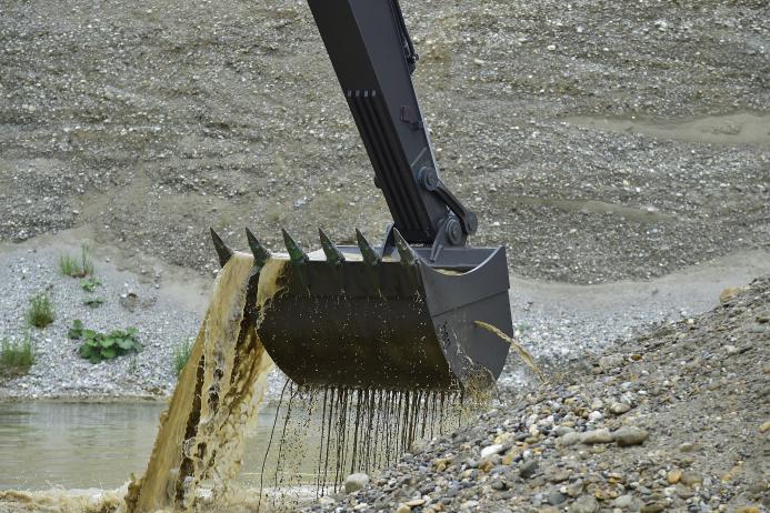 Customized strainer bucket for the underwater work