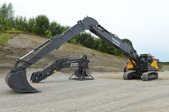 An interchangeable system for flexible use of the long and short booms