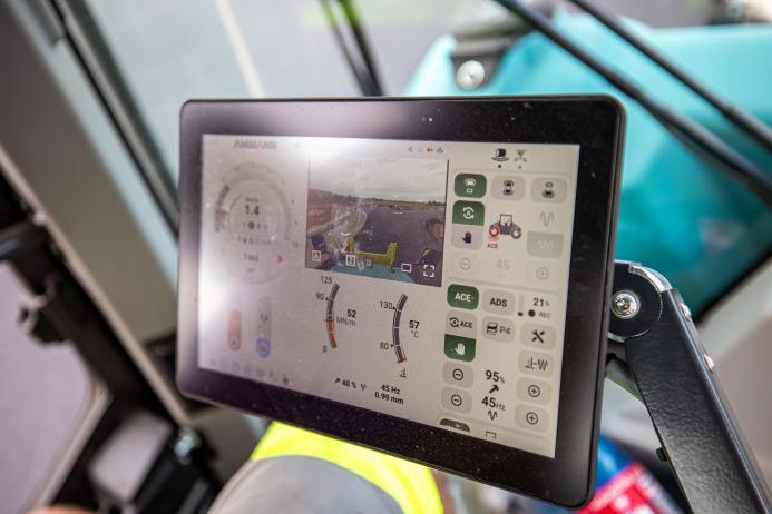 Ammann ACEpro ARP 75 tandem roller’s in-cab display